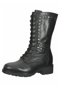 Bottines de combat en cuir noir midi avec lacets à l'avant, clous argentés sur les côtés et le haut, et une semelle en caoutchouc épaisse avec un petit talon.