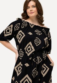 Ulla Popken Vapaa-ajan mekko - black