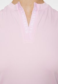 J.LINDEBERG Sports LEYA SLEEVELESS - Linne - nosegay