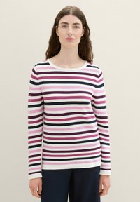 T-shirt à manches longues rayé présentant des lignes horizontales en rose, blanc, violet foncé et marine. Fabriqué en tissu côtelé avec un col rond.