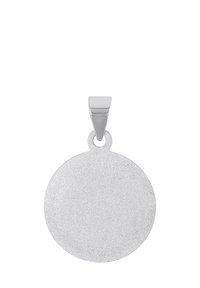 Silverfärgad cirkulär hänge med en texturerad yta, som har en platt överhäng för fäste. Inga ytterligare accenter eller märkningar synliga.