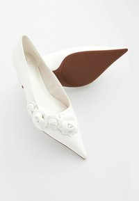 Next FOREVER COMFORT CORSAGE KITTEN COURT- REGULAR FIT - Balerínky - white