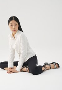 Thumbnail Image 4