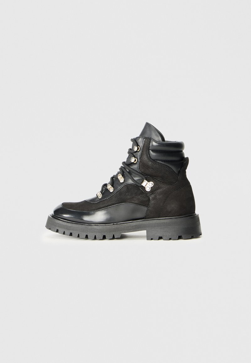 Botines con cordones