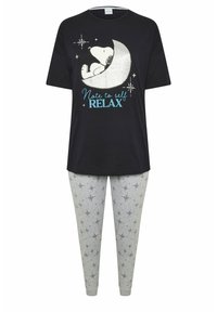 Camiseta de pijama negra de manga corta con un gráfico de Snoopy y una luna; pantalones grises con un patrón de estrellas en azul y negro. Material de algodón suave.
