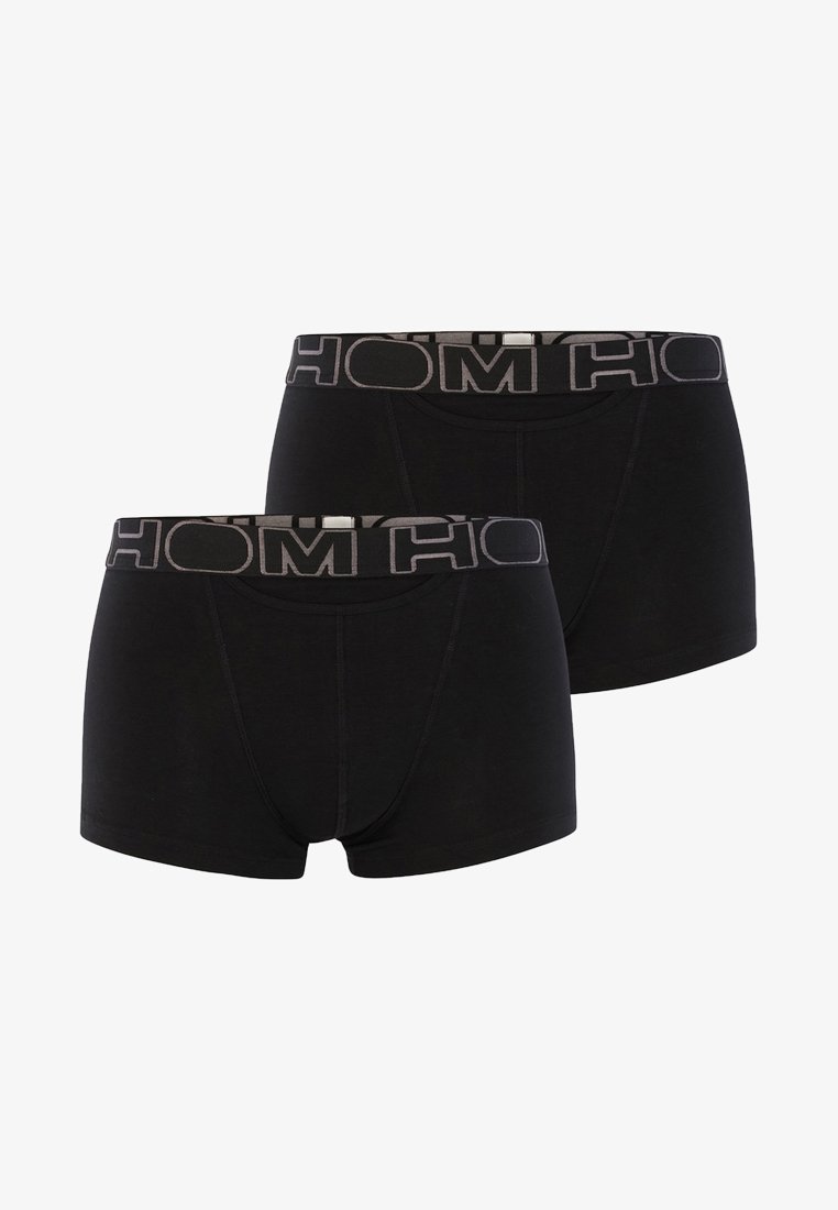 Černé boxerky pro muže vyrobené z hladkého materiálu, s širokým páskem, na němž je kontrastním šedým písmem uvedeno jméno značky.