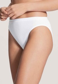 Unselected, white