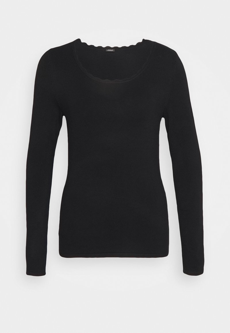 Haut noir à manches longues en tissu doux, avec un décolleté festonné et une coupe ajustée, offrant une texture lisse et sans motifs visibles.