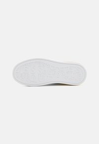 Guess CORLINA - Sneakers low - platino