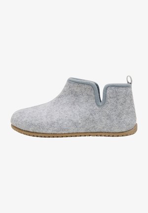 Grau gefütterter Hausschuh mit niedrigem Schnitt, weichem Material und Gummisohle. Verfügt über einen hellblauen Akzent am Kragen und eine Rückenschlaufe.
