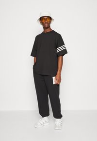 adidas Originals ADICOLOR NEUCLASSICS - Print T-shirt - black