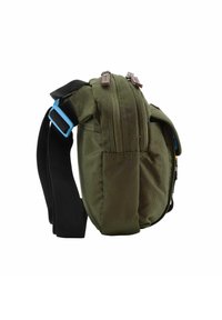 Borsa a tracolla verde oliva realizzata in nylon resistente, che presenta più scomparti con zip, tracolla nera regolabile e dettagli in metallo blu.