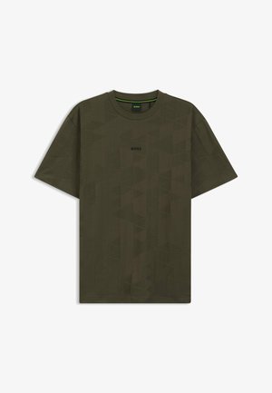 T-shirt manches courtes vert olive avec un motif géométrique subtil et un petit logo "BOSS" centré sur la poitrine.
