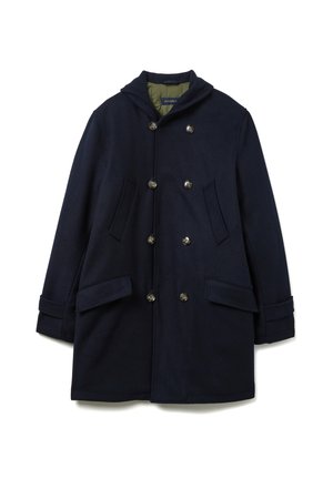 Cappotto in lana blu navy con cappuccio, chiusura a doppio petto con bottoni, due tasche frontali e texture liscia. Fodera interna verde.