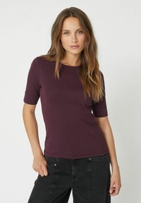 GRANNYCC SS TEE - Pamata T-krekls - winered