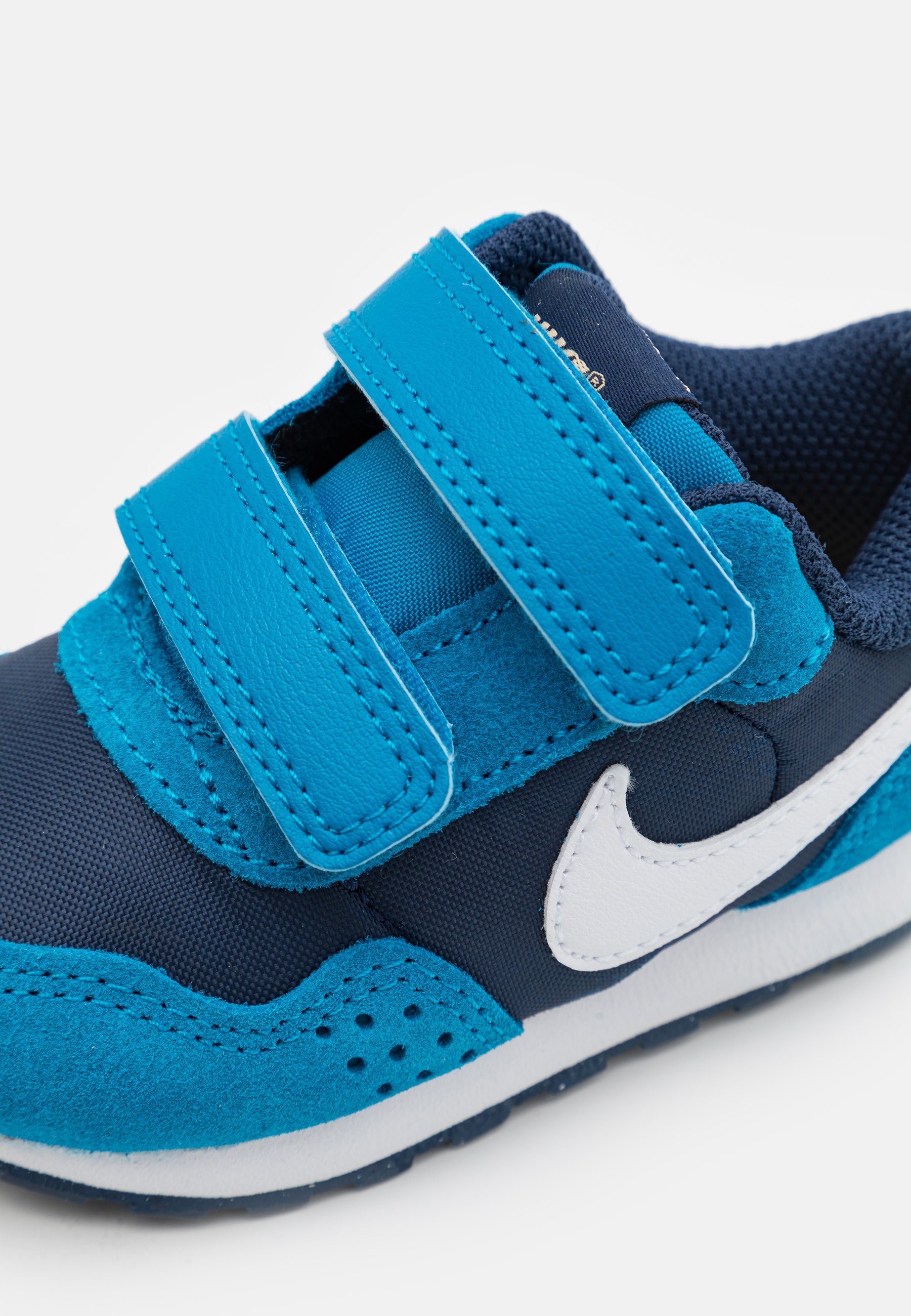 nike sportswear md valiant unisex