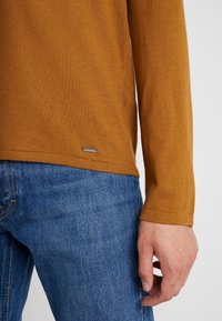 HUGO Trui - cognac