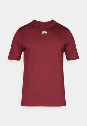Maroon short-sleeve T-shirt in soft fabric, featuring a white venomous snake graphic on the chest and a classic round neckline.