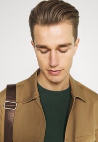 Thumbnail Image 4