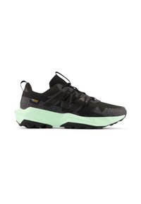 Scarpe da ginnastica nere con upper testurizzato, intersuola verde menta e suola nera robusta con un design chiazzato.