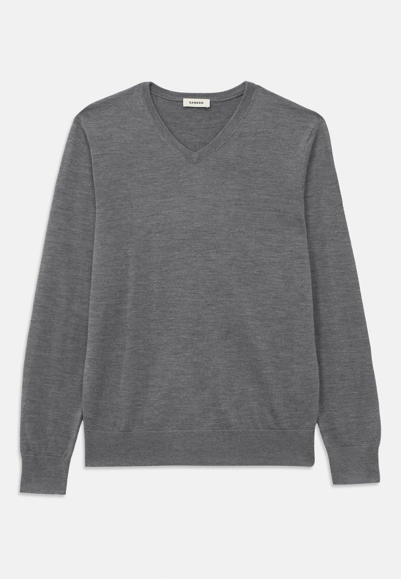 Grijze v-hals trui van zacht materiaal, met lange mouwen en geribbelde details bij de kraag en zoom. Minimalistisch ontwerp.