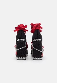 Koi Footwear THE TWILIGHT THE COLD ONES MIDNIGHT ORNATE  - Tocuri înalte - black