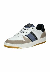 Bílé a šedé atletické tenisky s texturovaným suede povrchem, námořnickými tkaninovými akcenty, černým brandingem a gumovou podrážkou. Šněrovací design, kulatá špička.