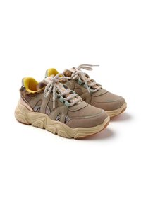 Sneaker beige con materiale a rete, dettagli in pelliccia e dettagli multicolori. Presentano una suola in gomma spessa e lacci a fantasia. Fodera interna gialla.