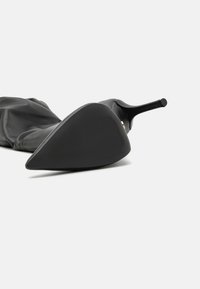 Steve Madden SCHMOOZE - Højhælede støvler - black