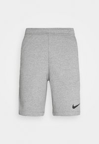 Grå Nike träningsshorts med elastisk midja och svart Nike swoosh-logga på vänster ben, framifrån mot en vit bakgrund.