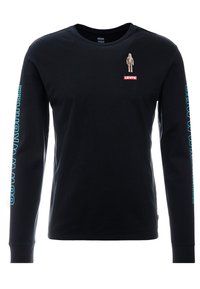 Camiseta de manga larga negra de Levi's con un pequeño gráfico de figura de acción marrón y el logo de Levi's en el pecho; texto azul corriendo por ambas mangas.