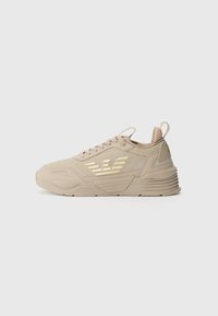 Unselected, triple cobblest/gold