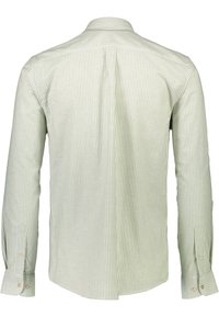 Camisa de manga larga a rayas en verde claro y blanco, con yugo trasero, puños con botones y dobladillo curvo. Textura de algodón suave.