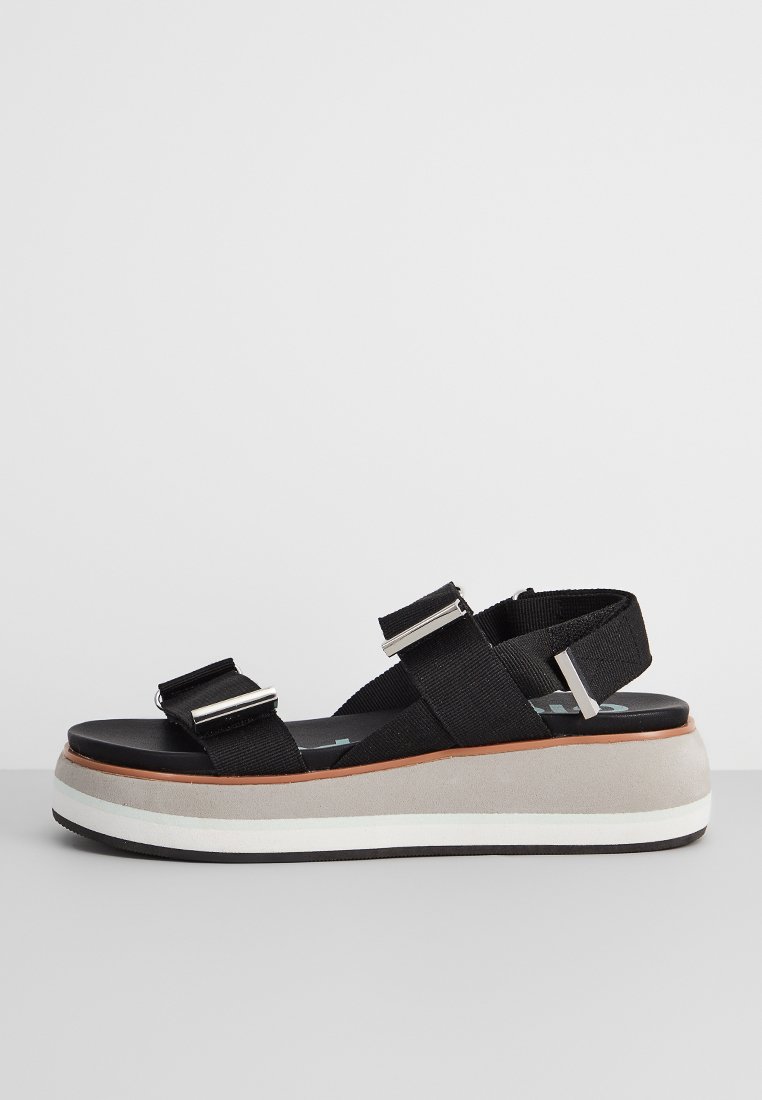 Gioseppo Sandalen met plateauzool zwart Gioseppo Sandalen met plateauzool zwart