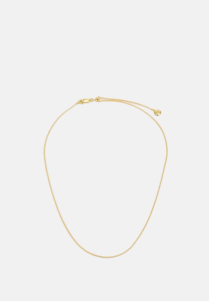 Collana placcata in oro con una catena sottile, chiusura a moschettone, maglie texture e un piccolo ciondolo rotondo all'estremità.