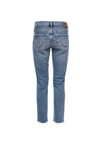 Niebieskie dżinsy o prostym kroju, w wyblakłym wykończeniu i postrzępionych końcówkach. Posiadają dwie tylne kieszenie z charakterystycznym haftem oraz skórzaną naszywkę.