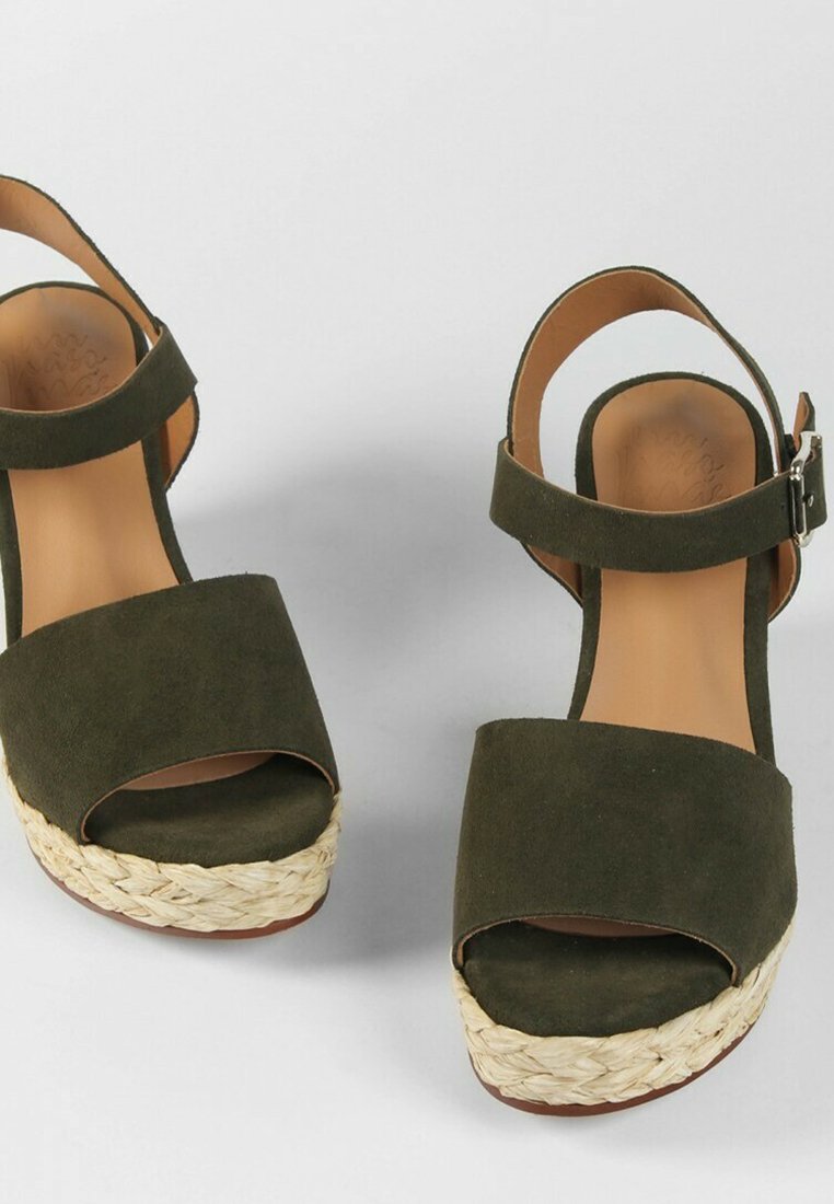 Un Paso Más ESPARTO TRENZADO - Sandalias de cuña - verde/verde oscuro -  Zalando.es
