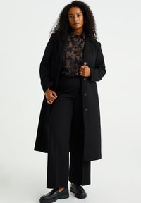 WE Fashion CURVE - Camicia - brown