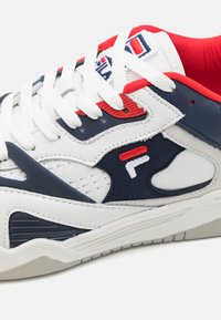 Fila WAYNE - Sportcipő - white/red