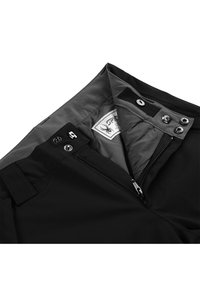 Pantaloni neri con una texture liscia, dotati di una zip frontale, chiusura con bottone e una fodera grigia. Include un'etichetta con il marchio all'interno.