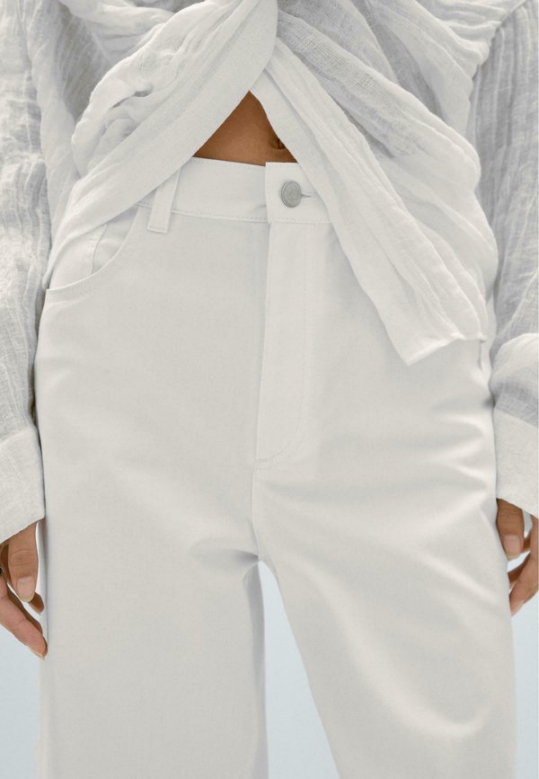 WITH VENT DETAILS  - Trousers2