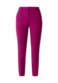 Pantalon slim longueur cheville en magenta vif avec passants de ceinture et poches avant, conçu pour un usage formel ou professionnel.