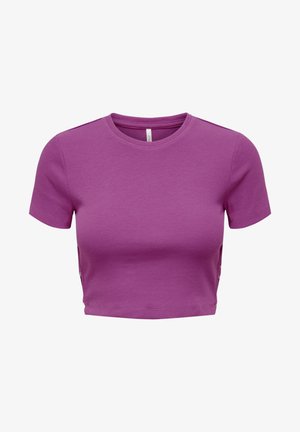 Fialové krátké tričko z žebrované látky, s krátkými rukávy a bočními rozparky. Výstřih je kulatý a textura hladká.