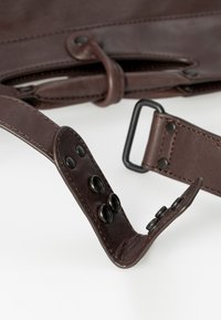 Aunts & Uncles MRS PANCAKE - Handtasche - oak