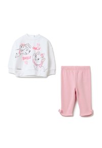 Sweatshirt blanc avec des motifs d'animaux colorés et du texte, assorti à un pantalon rose avec des accents volants à l'ourlet. Fabriqué en matériau doux.