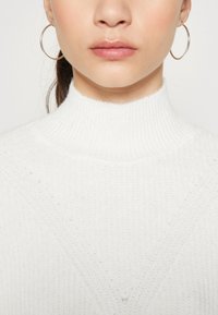 Noisy May NMNELLA HIGH NECK CROP - Camisola - sugar swizzle