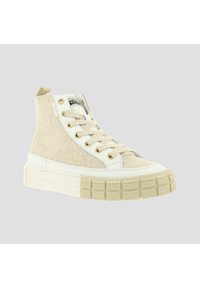 Hoge sneakers met een gestructureerde beige stof bovenkant, witte afwerking, metalen oogjes en een stevige beige rubberen zool.