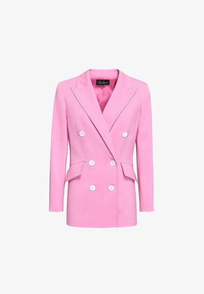 Divkrūšains rozā žakets, izgatavots no gludas auduma. Iekļauj baltas pogas, iegriezto atloku un sānu kabatas.
