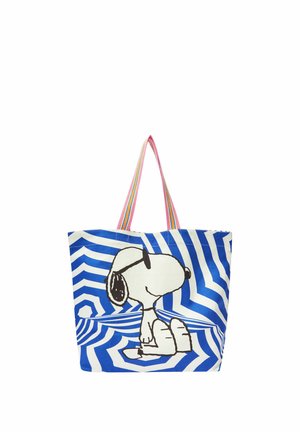 Canvas Tragetasche mit blauen und weißen geometrischen Streifen und Snoopy mit Sonnenbrille, mit rosa und mehrfarbig gestreiften Griffen.