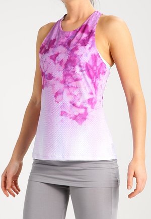 Débardeur tie-dye violet et rose avec un motif texturé, sans manches et à col rond, associé à un bas ajusté gris.